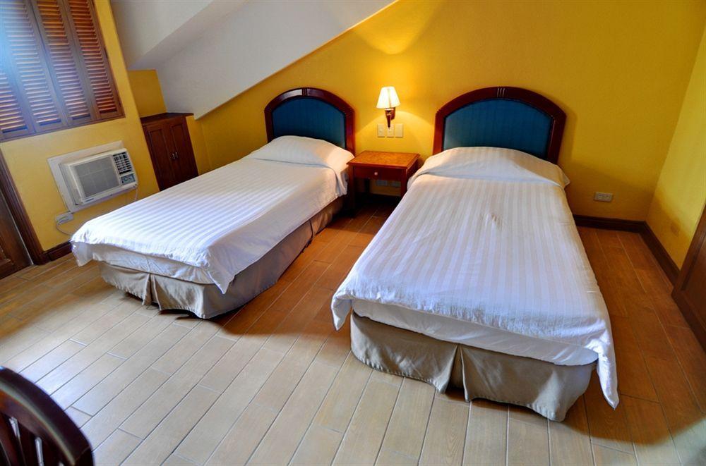 Sunrise Holiday Mansion Tagaytay City Esterno foto