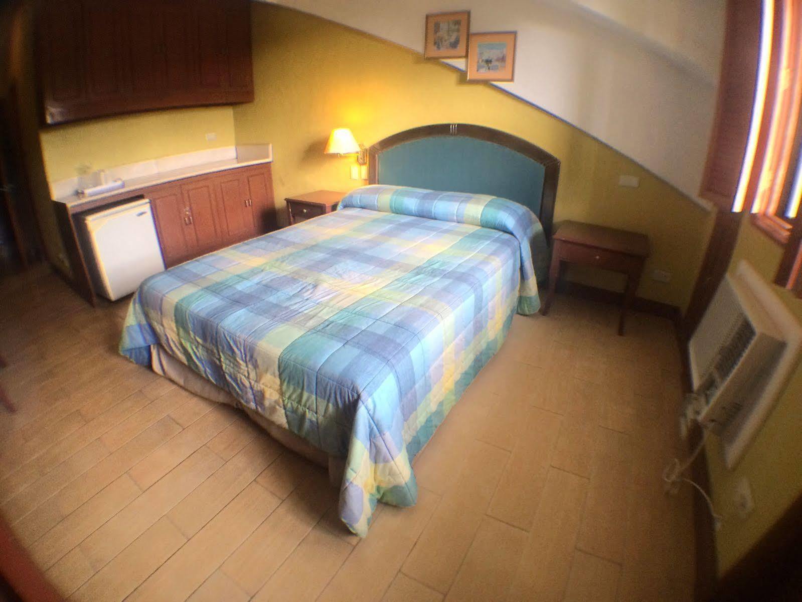 Sunrise Holiday Mansion Tagaytay City Esterno foto