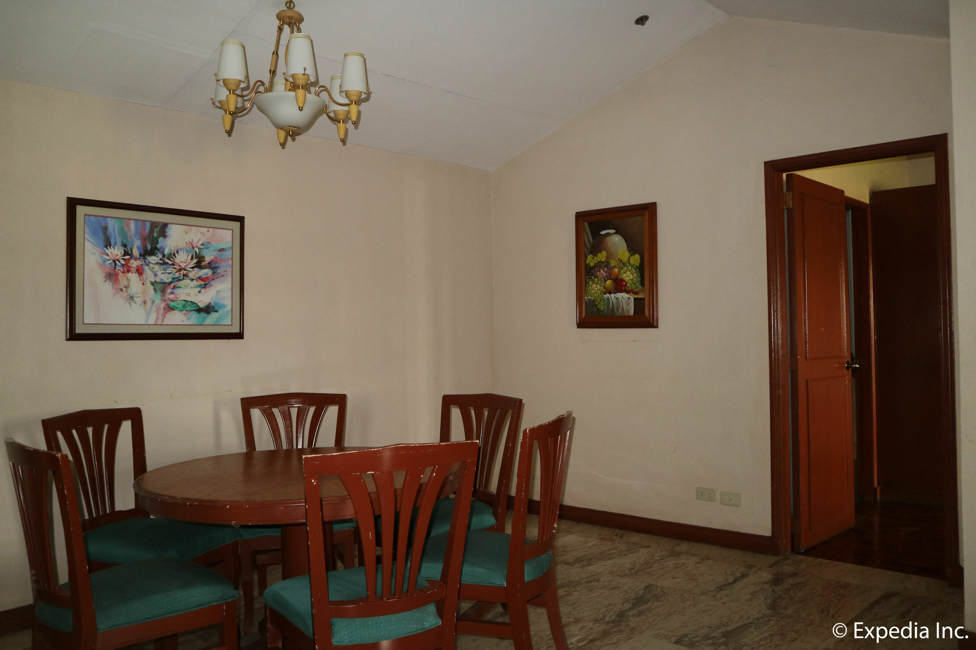 Sunrise Holiday Mansion Tagaytay City Esterno foto