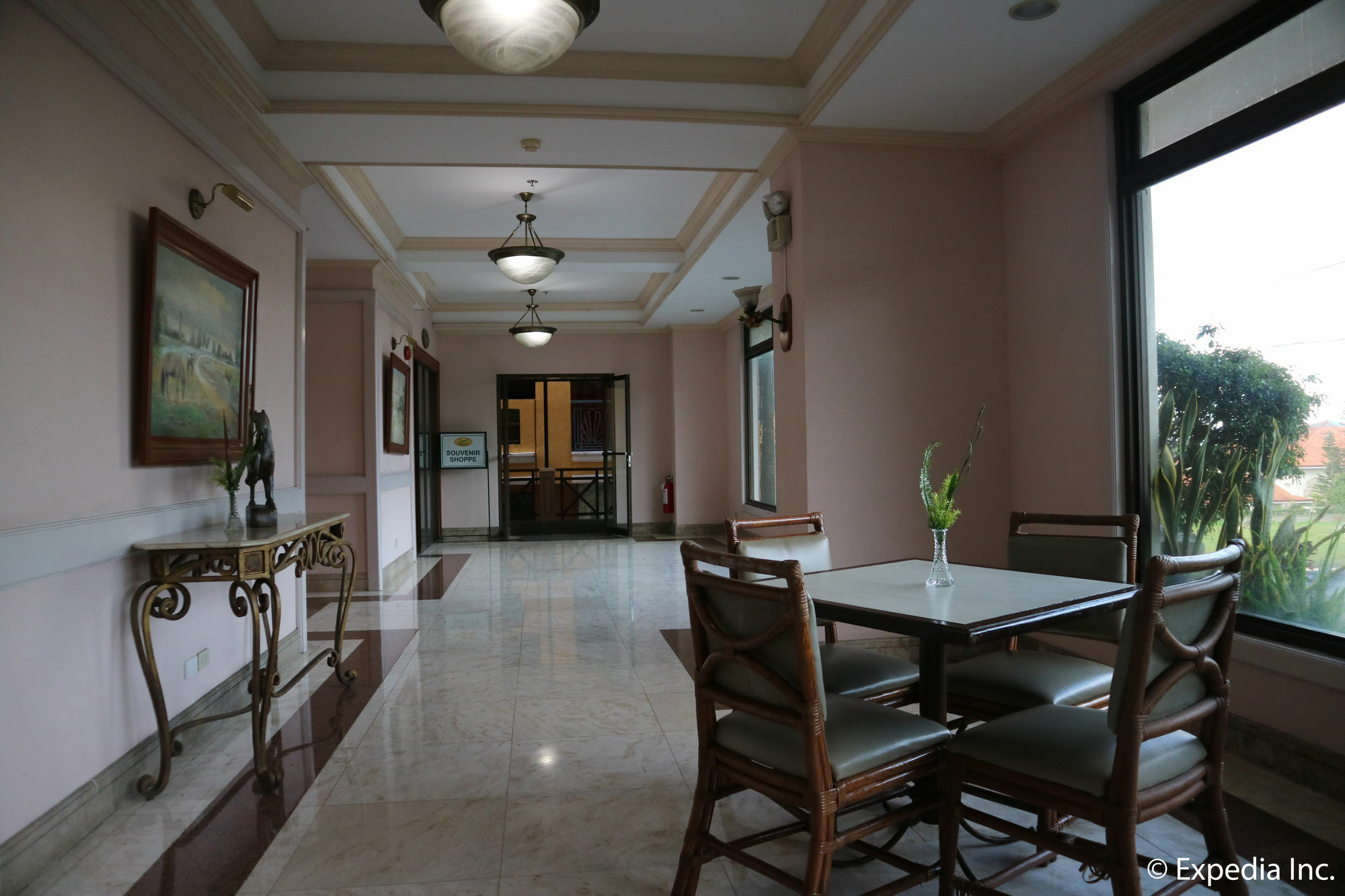 Sunrise Holiday Mansion Tagaytay City Esterno foto